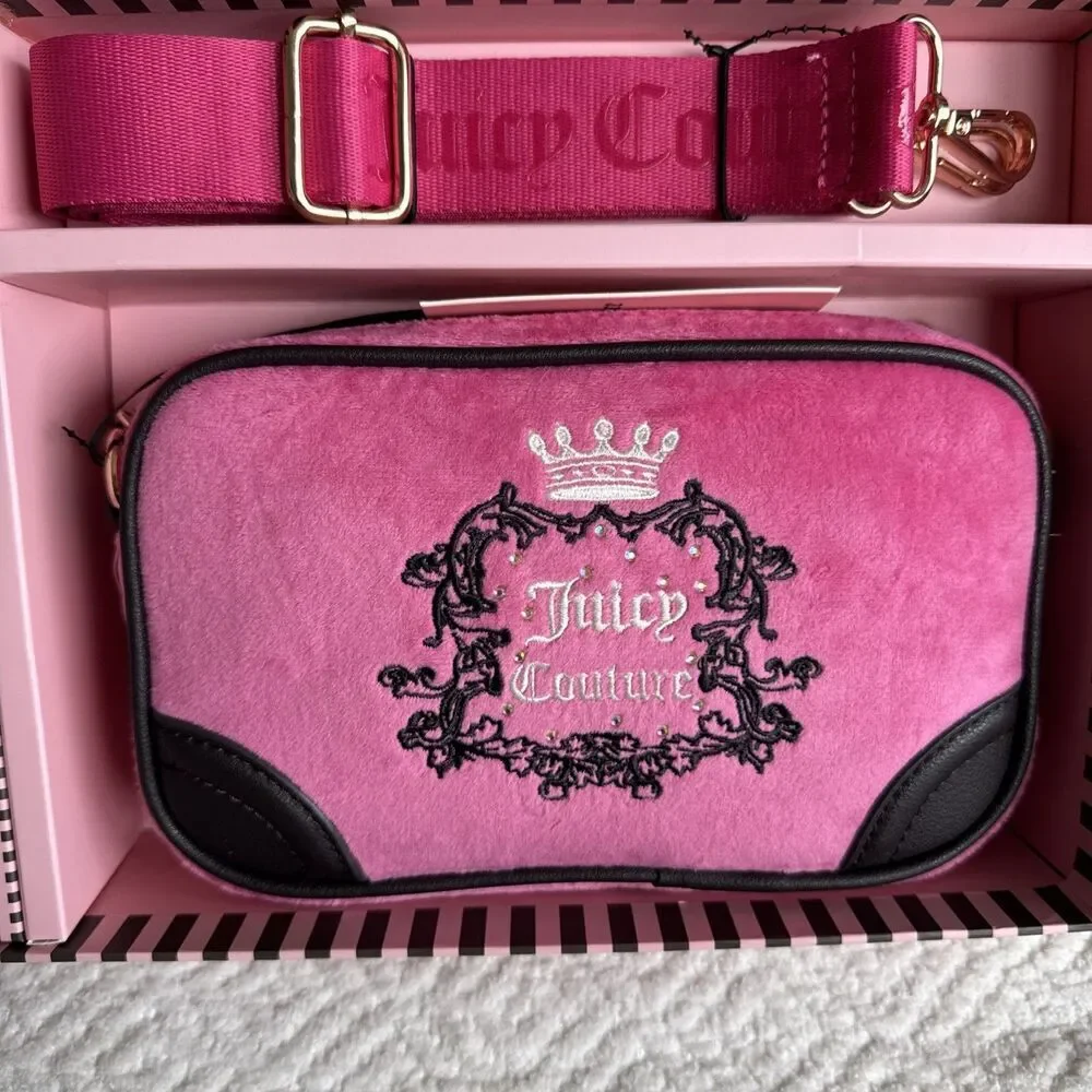 NWT  Juicy Couture Gift Set  Love Heritage Slim Camera Bag & Envelope Card Case